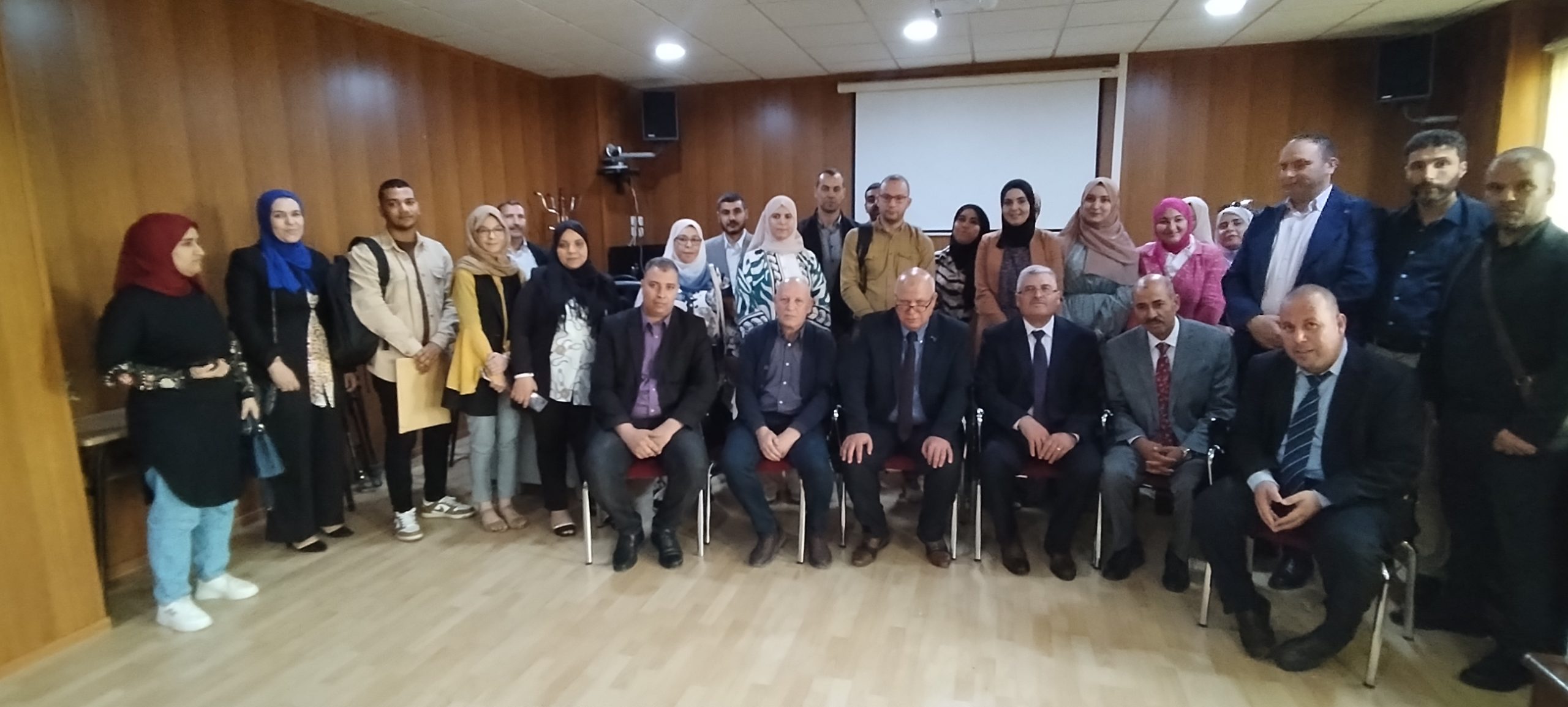 جانب تكريم الاكاديمي البروفيسور عبد الرزاق قاسم الشحادة